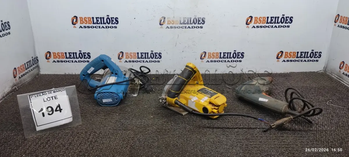 LOTE 194 - 01 FURADEIRA DE IMPACTO MARCA BLACK DECKER, 02 SERRAS MÁRMORES 220V SENDO 01 MARCA VONDER. (NO ESTADO) ATENÇÃO! FAZER A VISITAÇÃO ANTES DE ARREMATAR, NÃO SABEMOS SE FUNCIONA, LEILÃO NÃO TEM GARANTIA E NEM DEVOLUÇÃO, SUJEITO A POSSÍVEIS AVARIAS VISÍVEIS/OCULTAS E/OU AUSÊNCIA DE COMPONENTES.