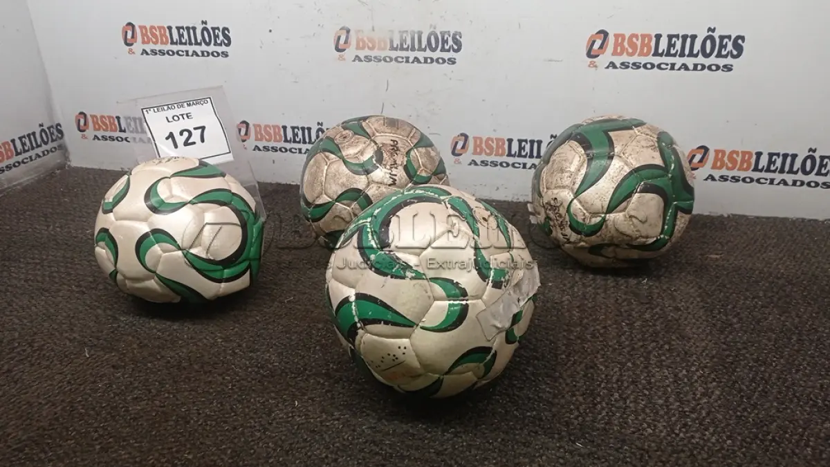 LOTE 127 - 04 BOLAS DE FUTSAL PRO COM GUIZOS. (NO ESTADO) ATENÇÃO! FAZER A VISITAÇÃO ANTES DE ARREMATAR, NÃO SABEMOS SE FUNCIONA, LEILÃO NÃO TEM GARANTIA E NEM DEVOLUÇÃO, SUJEITO A POSSÍVEIS AVARIAS VISÍVEIS/OCULTAS E/OU AUSÊNCIA DE COMPONENTES.