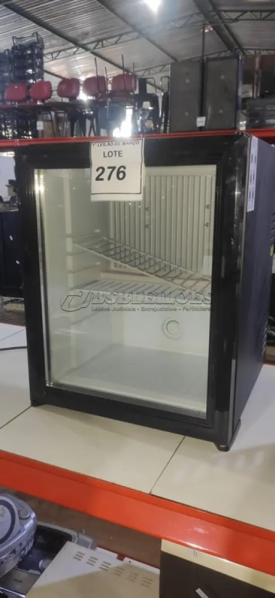 LOTE 276 - 01 FRIGOBAR. (NO ESTADO) ATENÇÃO! FAZER A VISITAÇÃO ANTES DE ARREMATAR, NÃO SABEMOS SE FUNCIONA, LEILÃO NÃO TEM GARANTIA E NEM DEVOLUÇÃO, SUJEITO A POSSÍVEIS AVARIAS VISÍVEIS/OCULTAS E/OU AUSÊNCIA DE COMPONENTES.