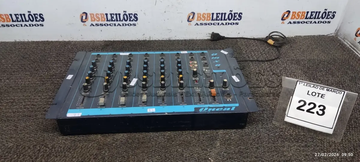 LOTE 223 - 01 MESA DE SOM MODELO OMX6 MARCA ONEAL. (NO ESTADO) ATENÇÃO! FAZER A VISITAÇÃO ANTES DE ARREMATAR, NÃO SABEMOS SE FUNCIONA, LEILÃO NÃO TEM GARANTIA E NEM DEVOLUÇÃO, SUJEITO A POSSÍVEIS AVARIAS VISÍVEIS/OCULTAS E/OU AUSÊNCIA DE COMPONENTES.