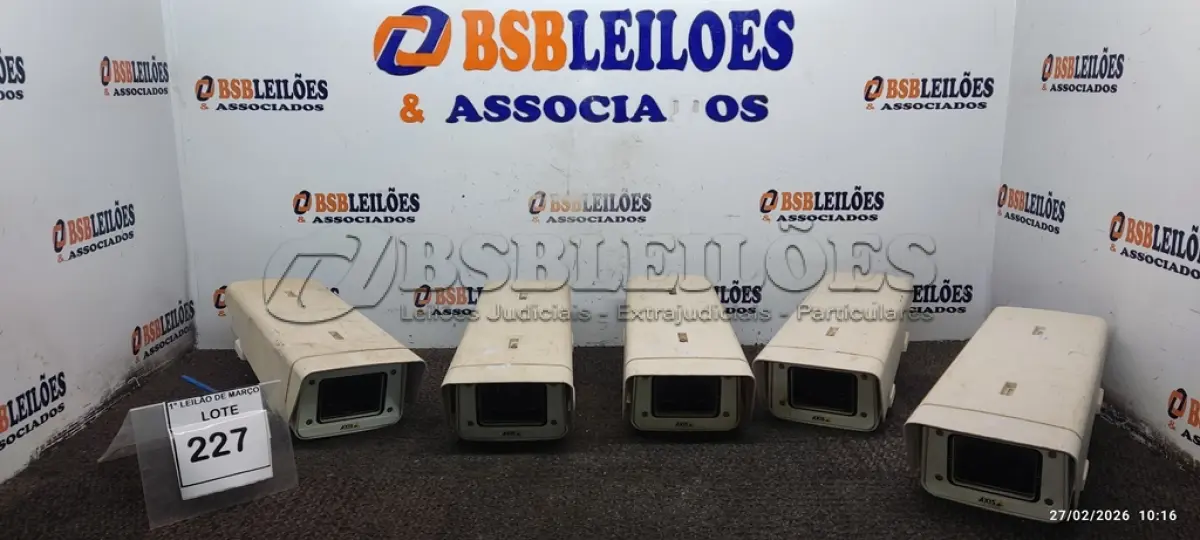 LOTE 227 - 05 CÂMERAS DE MONITORAMENTO MARCA AXIS. (NO ESTADO) ATENÇÃO! FAZER A VISITAÇÃO ANTES DE ARREMATAR, NÃO SABEMOS SE FUNCIONA, LEILÃO NÃO TEM GARANTIA E NEM DEVOLUÇÃO, SUJEITO A POSSÍVEIS AVARIAS VISÍVEIS/OCULTAS E/OU AUSÊNCIA DE COMPONENTES.