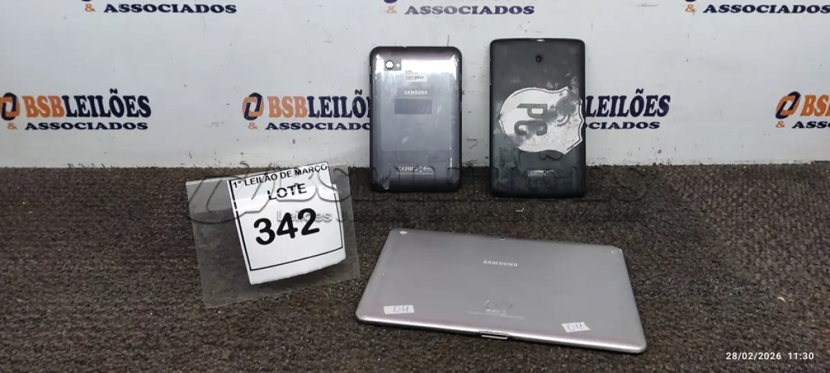 LOTE 342 - 02 TABLETS MARCA SAMSUNG E 01 TABLET MARCA LG SEM CARREGADOR. (NO ESTADO) ATENÇÃO! FAZER A VISITAÇÃO ANTES DE ARREMATAR, NÃO SABEMOS SE FUNCIONA, LEILÃO NÃO TEM GARANTIA E NEM DEVOLUÇÃO, SUJEITO A POSSÍVEIS AVARIAS VISÍVEIS/OCULTAS E/OU AUSÊNCIA DE COMPONENTES.