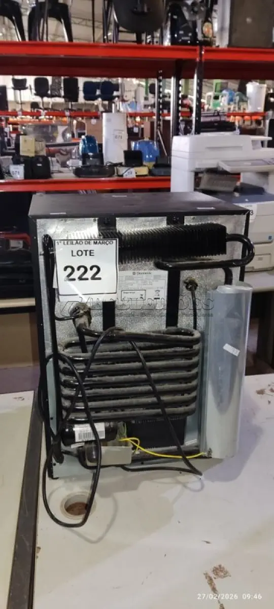 LOTE 222 - 01 FRIGOBAR. (NO ESTADO) ATENÇÃO! FAZER A VISITAÇÃO ANTES DE ARREMATAR, NÃO SABEMOS SE FUNCIONA, LEILÃO NÃO TEM GARANTIA E NEM DEVOLUÇÃO, SUJEITO A POSSÍVEIS AVARIAS VISÍVEIS/OCULTAS E/OU AUSÊNCIA DE COMPONENTES.