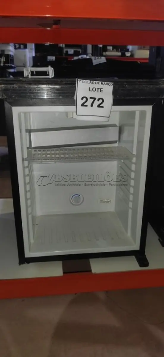 LOTE 272 - 01 FRIGOBAR. (NO ESTADO) ATENÇÃO! FAZER A VISITAÇÃO ANTES DE ARREMATAR, NÃO SABEMOS SE FUNCIONA, LEILÃO NÃO TEM GARANTIA E NEM DEVOLUÇÃO, SUJEITO A POSSÍVEIS AVARIAS VISÍVEIS/OCULTAS E/OU AUSÊNCIA DE COMPONENTES.