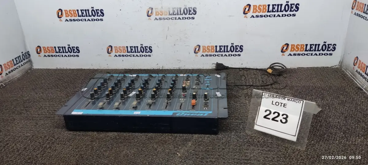 LOTE 223 - 01 MESA DE SOM MODELO OMX6 MARCA ONEAL. (NO ESTADO) ATENÇÃO! FAZER A VISITAÇÃO ANTES DE ARREMATAR, NÃO SABEMOS SE FUNCIONA, LEILÃO NÃO TEM GARANTIA E NEM DEVOLUÇÃO, SUJEITO A POSSÍVEIS AVARIAS VISÍVEIS/OCULTAS E/OU AUSÊNCIA DE COMPONENTES.