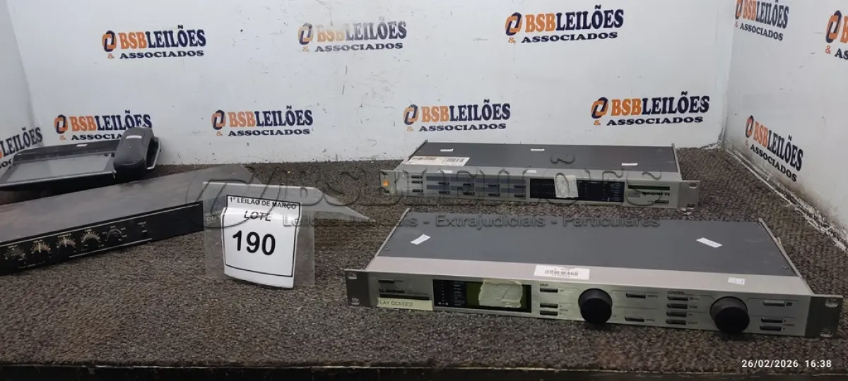 LOTE 190 - 01 TELEFONE DE MESA IP MARCA ALCATEL, 01 PROCESSADOR DE EFEITOS MODELO DD 800 DIGITAL DELAY MARCA ALLTECH, 01 UNIDADE DE RACK DEEFEITO MODELO LEVEL MARCA TC ELETRONIC E 01 PROCESSADOR DE ÁUDIO MARCA TC ELETRONIC. (NO ESTADO) ATENÇÃO! FAZER A VISITAÇÃO ANTES DE ARREMATAR, NÃO SABEMOS SE FUNCIONA, LEILÃO NÃO TEM GARANTIA E NEM DEVOLUÇÃO, SUJEITO A POSSÍVEIS AVARIAS VISÍVEIS/OCULTAS E/OU AUSÊNCIA DE COMPONENTES.