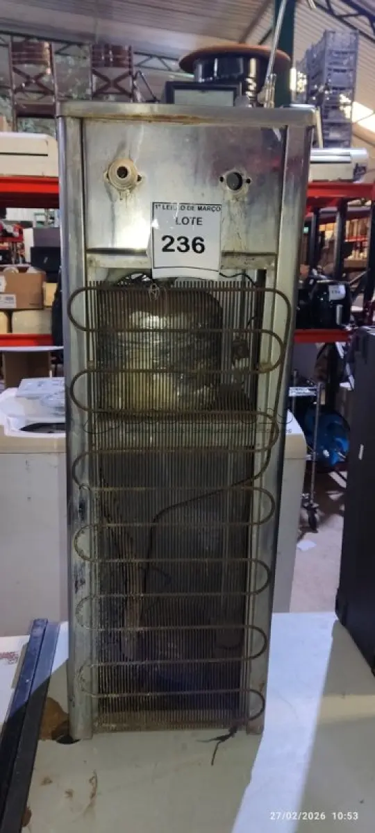 LOTE 236 - 01 BEBEDOURO TIPO TORRE EM INOX. (NO ESTADO) ATENÇÃO! FAZER A VISITAÇÃO ANTES DE ARREMATAR, NÃO SABEMOS SE FUNCIONA, LEILÃO NÃO TEM GARANTIA E NEM DEVOLUÇÃO, SUJEITO A POSSÍVEIS AVARIAS VISÍVEIS/OCULTAS E/OU AUSÊNCIA DE COMPONENTES.