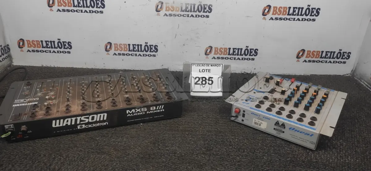 LOTE 285 - 02 MESAS DE SOM MARCA ONEAL E CICLOTRON. (NO ESTADO) ATENÇÃO! FAZER A VISITAÇÃO ANTES DE ARREMATAR, NÃO SABEMOS SE FUNCIONA, LEILÃO NÃO TEM GARANTIA E NEM DEVOLUÇÃO, SUJEITO A POSSÍVEIS AVARIAS VISÍVEIS/OCULTAS E/OU AUSÊNCIA DE COMPONENTES.