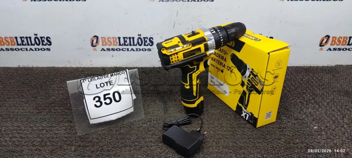 LOTE 350 - 01 PARAFUSADEIRA COM 01 BATEIRA 12V (NOVO). (NO ESTADO) ATENÇÃO! FAZER A VISITAÇÃO ANTES DE ARREMATAR, NÃO SABEMOS SE FUNCIONA, LEILÃO NÃO TEM GARANTIA E NEM DEVOLUÇÃO, SUJEITO A POSSÍVEIS AVARIAS VISÍVEIS/OCULTAS E/OU AUSÊNCIA DE COMPONENTES.