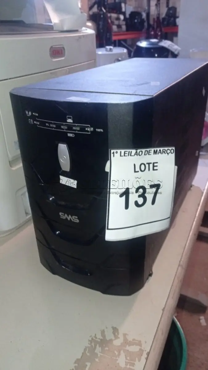 LOTE 137 - 01 NOBREAK DE 2.200VA MARCA SMS. (NO ESTADO) ATENÇÃO! FAZER A VISITAÇÃO ANTES DE ARREMATAR, NÃO SABEMOS SE FUNCIONA, LEILÃO NÃO TEM GARANTIA E NEM DEVOLUÇÃO, SUJEITO A POSSÍVEIS AVARIAS VISÍVEIS/OCULTAS E/OU AUSÊNCIA DE COMPONENTES.