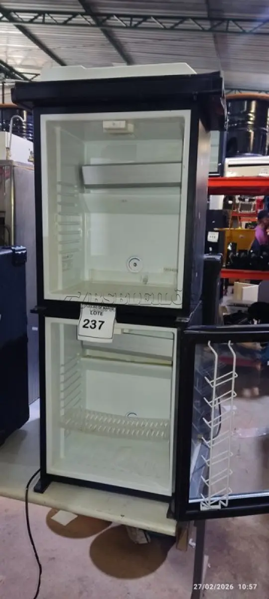 LOTE 237 - 02 FRIGOBARES. (NO ESTADO) ATENÇÃO! FAZER A VISITAÇÃO ANTES DE ARREMATAR, NÃO SABEMOS SE FUNCIONA, LEILÃO NÃO TEM GARANTIA E NEM DEVOLUÇÃO, SUJEITO A POSSÍVEIS AVARIAS VISÍVEIS/OCULTAS E/OU AUSÊNCIA DE COMPONENTES.