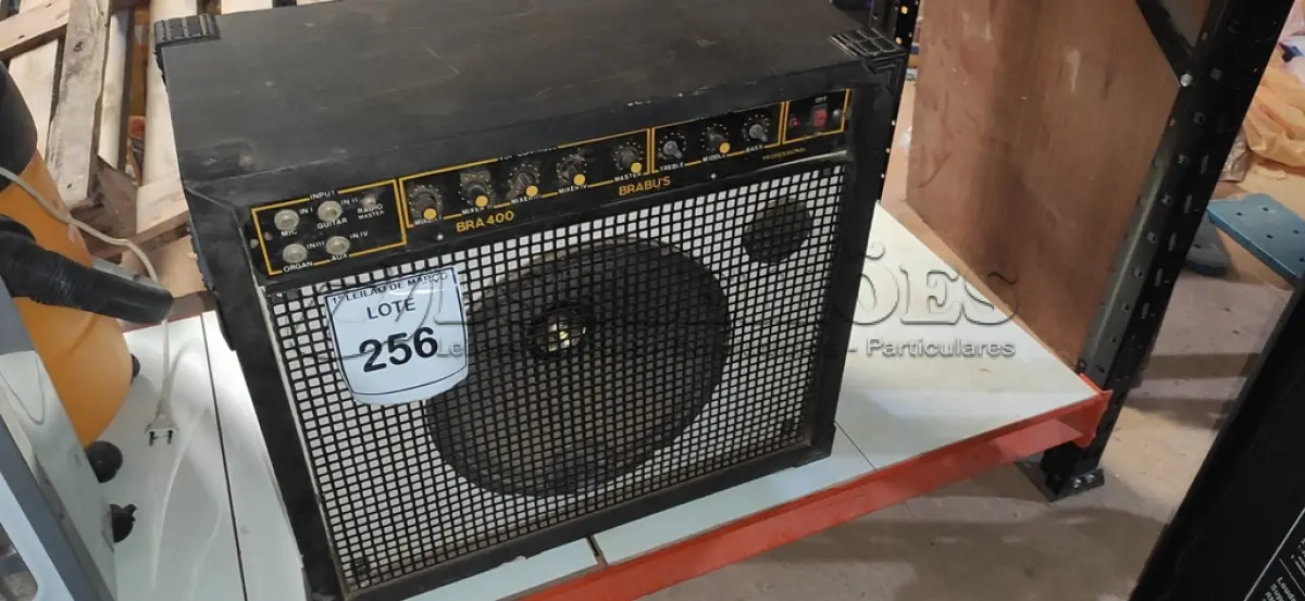 LOTE 256 - 01 CAIXA DE SOM AMPLIFICADORA. (NO ESTADO) ATENÇÃO! FAZER A VISITAÇÃO ANTES DE ARREMATAR, NÃO SABEMOS SE FUNCIONA, LEILÃO NÃO TEM GARANTIA E NEM DEVOLUÇÃO, SUJEITO A POSSÍVEIS AVARIAS VISÍVEIS/OCULTAS E/OU AUSÊNCIA DE COMPONENTES.