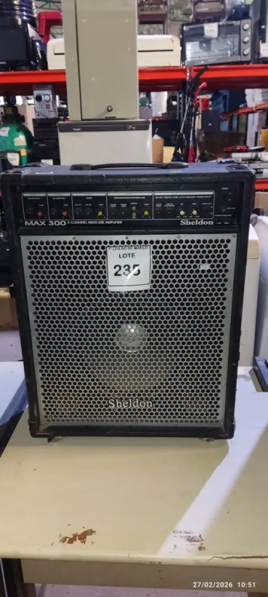 LOTE 235 - 01 CAIXA DE SOM AMPLIFICADA MARCA SHELDON. (NO ESTADO) ATENÇÃO! FAZER A VISITAÇÃO ANTES DE ARREMATAR, NÃO SABEMOS SE FUNCIONA, LEILÃO NÃO TEM GARANTIA E NEM DEVOLUÇÃO, SUJEITO A POSSÍVEIS AVARIAS VISÍVEIS/OCULTAS E/OU AUSÊNCIA DE COMPONENTES.