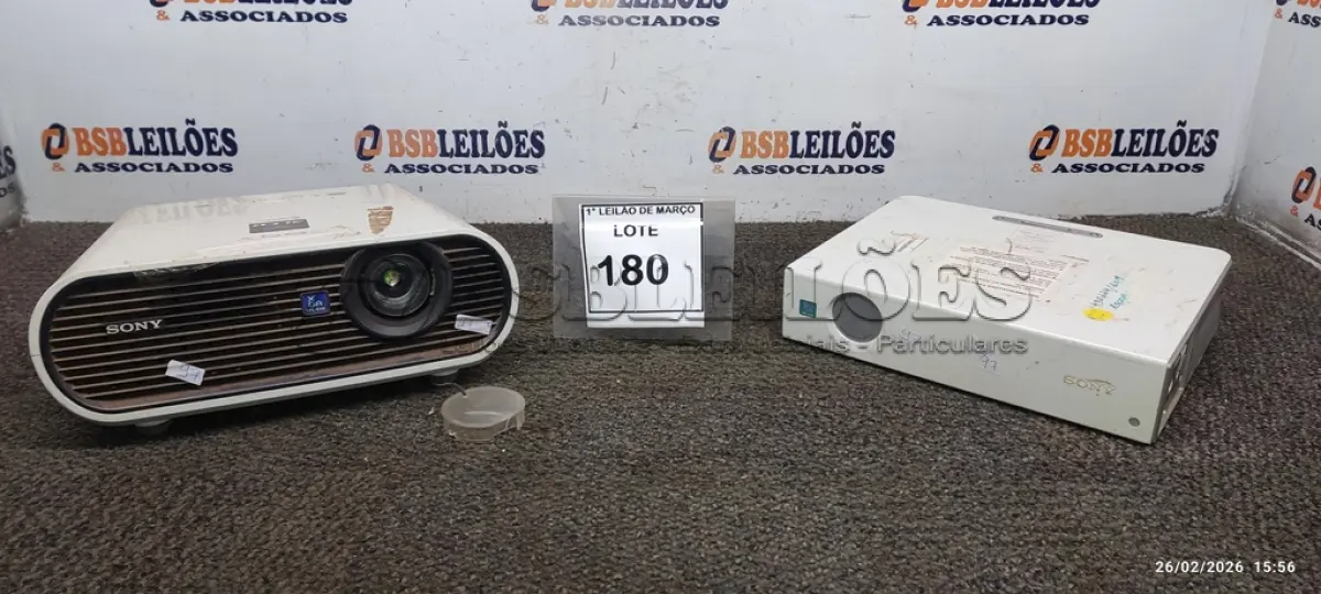 LOTE 180 - 02 PROJETORES MARCA SONY. (NO ESTADO) ATENÇÃO! FAZER A VISITAÇÃO ANTES DE ARREMATAR, NÃO SABEMOS SE FUNCIONA, LEILÃO NÃO TEM GARANTIA E NEM DEVOLUÇÃO, SUJEITO A POSSÍVEIS AVARIAS VISÍVEIS/OCULTAS E/OU AUSÊNCIA DE COMPONENTES.