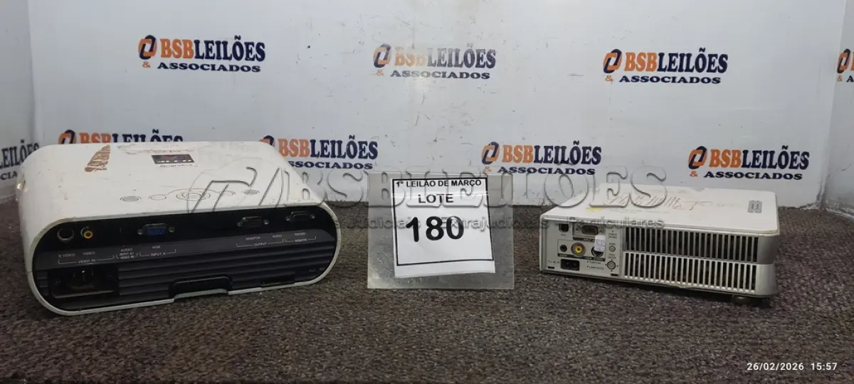 LOTE 180 - 02 PROJETORES MARCA SONY. (NO ESTADO) ATENÇÃO! FAZER A VISITAÇÃO ANTES DE ARREMATAR, NÃO SABEMOS SE FUNCIONA, LEILÃO NÃO TEM GARANTIA E NEM DEVOLUÇÃO, SUJEITO A POSSÍVEIS AVARIAS VISÍVEIS/OCULTAS E/OU AUSÊNCIA DE COMPONENTES.