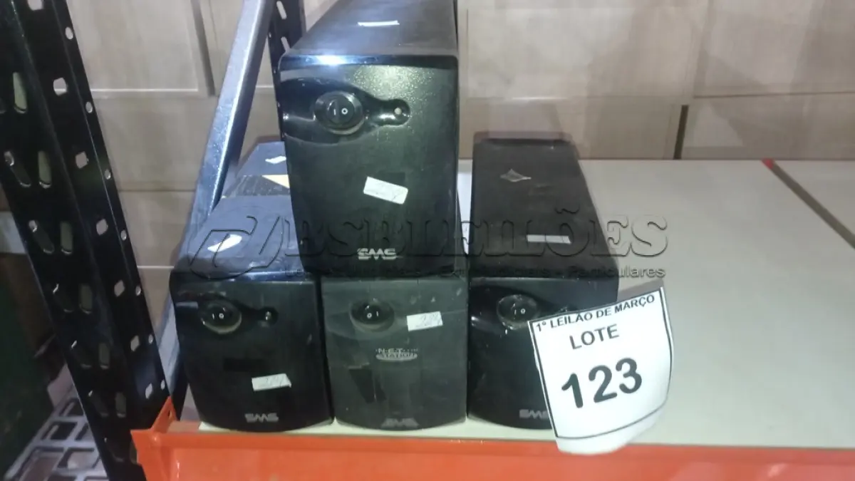 LOTE 123 - 04 NOBREAKS DE 600VA MARCA SMS. (NO ESTADO) ATENÇÃO! FAZER A VISITAÇÃO ANTES DE ARREMATAR, NÃO SABEMOS SE FUNCIONA, LEILÃO NÃO TEM GARANTIA E NEM DEVOLUÇÃO, SUJEITO A POSSÍVEIS AVARIAS VISÍVEIS/OCULTAS E/OU AUSÊNCIA DE COMPONENTES.