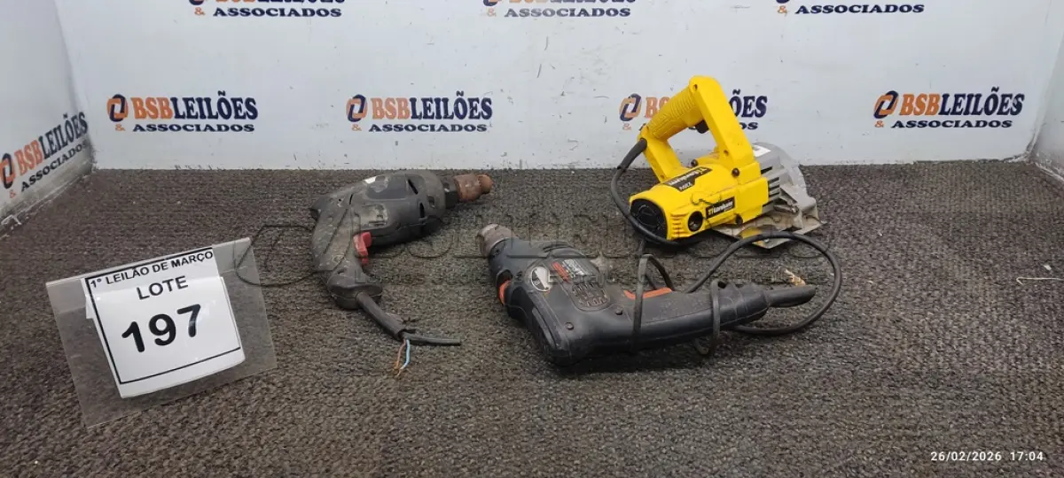 LOTE 197 - 01 SERRA MÁRMORE 220V MARCA TITANIUM E 02 PARA FUSADEIRAS MARCAS SKIL E BLACK E DECKER. (NO ESTADO) ATENÇÃO! FAZER A VISITAÇÃO ANTES DE ARREMATAR, NÃO SABEMOS SE FUNCIONA, LEILÃO NÃO TEM GARANTIA E NEM DEVOLUÇÃO, SUJEITO A POSSÍVEIS AVARIAS VISÍVEIS/OCULTAS E/OU AUSÊNCIA DE COMPONENTES.