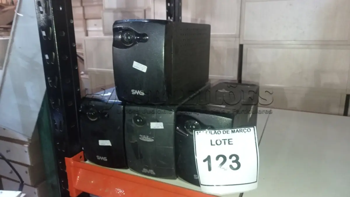 LOTE 123 - 04 NOBREAKS DE 600VA MARCA SMS. (NO ESTADO) ATENÇÃO! FAZER A VISITAÇÃO ANTES DE ARREMATAR, NÃO SABEMOS SE FUNCIONA, LEILÃO NÃO TEM GARANTIA E NEM DEVOLUÇÃO, SUJEITO A POSSÍVEIS AVARIAS VISÍVEIS/OCULTAS E/OU AUSÊNCIA DE COMPONENTES.