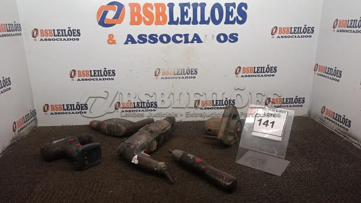 LOTE 141 - 01 FURADEIRA DE IMPACTO, 01 FURADEIRA, 02 PARAFUSADEIRA E 01 SERRA MÁRMORE (INCOMPLETAS). (NO ESTADO) ATENÇÃO! FAZER A VISITAÇÃO ANTES DE ARREMATAR, NÃO SABEMOS SE FUNCIONA, LEILÃO NÃO TEM GARANTIA E NEM DEVOLUÇÃO, SUJEITO A POSSÍVEIS AVARIAS VISÍVEIS/OCULTAS E/OU AUSÊNCIA DE COMPONENTES.