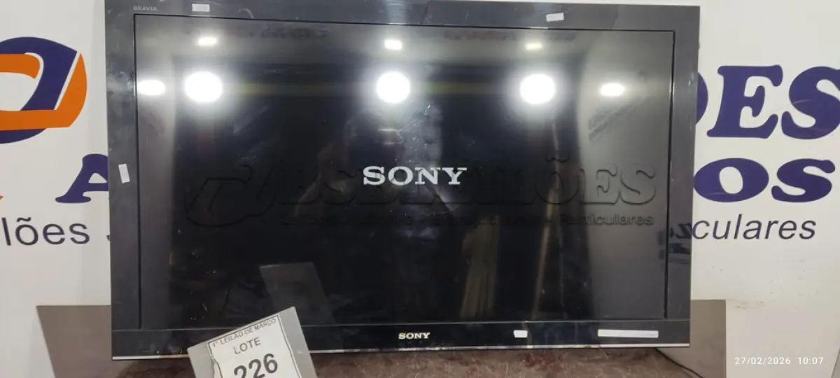 LOTE 226 - 01 TV LCD 40’’ MARCA SONY. (NO ESTADO) ATENÇÃO! FAZER A VISITAÇÃO ANTES DE ARREMATAR, NÃO SABEMOS SE FUNCIONA, LEILÃO NÃO TEM GARANTIA E NEM DEVOLUÇÃO, SUJEITO A POSSÍVEIS AVARIAS VISÍVEIS/OCULTAS E/OU AUSÊNCIA DE COMPONENTES.