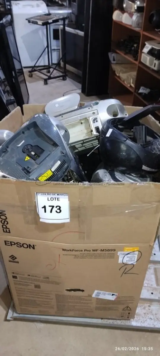 LOTE 173 - 01 CAIXA COM GRANDE QUANTIDADE DE APARELHOS DE SOM PORTÁTEIS PARA RETIRADA DE PEÇAS. (NO ESTADO) ATENÇÃO! FAZER A VISITAÇÃO ANTES DE ARREMATAR, NÃO SABEMOS SE FUNCIONA, LEILÃO NÃO TEM GARANTIA E NEM DEVOLUÇÃO, SUJEITO A POSSÍVEIS AVARIAS VISÍVEIS/OCULTAS E/OU AUSÊNCIA DE COMPONENTES.