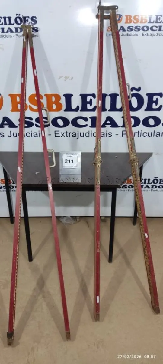 LOTE 211 - 02 MIRAS DE TOPOGRAFIA. (NO ESTADO) ATENÇÃO! FAZER A VISITAÇÃO ANTES DE ARREMATAR, NÃO SABEMOS SE FUNCIONA, LEILÃO NÃO TEM GARANTIA E NEM DEVOLUÇÃO, SUJEITO A POSSÍVEIS AVARIAS VISÍVEIS/OCULTAS E/OU AUSÊNCIA DE COMPONENTES.