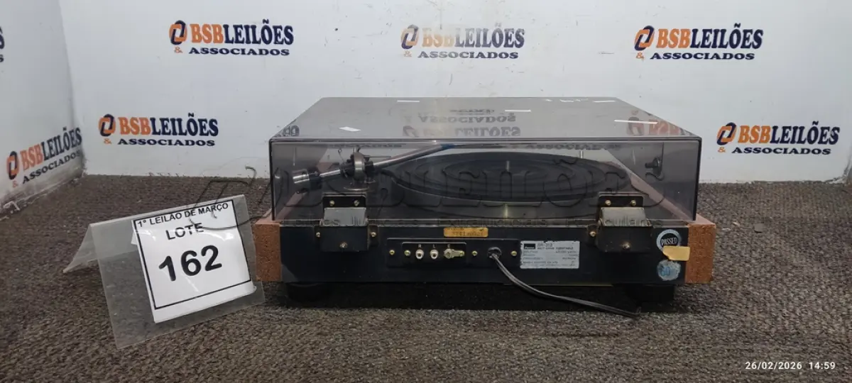 LOTE 162 - 01 TOCA-DISCOS VINTAGE MARCA SANSUI. (NO ESTADO) ATENÇÃO! FAZER A VISITAÇÃO ANTES DE ARREMATAR, NÃO SABEMOS SE FUNCIONA, LEILÃO NÃO TEM GARANTIA E NEM DEVOLUÇÃO, SUJEITO A POSSÍVEIS AVARIAS VISÍVEIS/OCULTAS E/OU AUSÊNCIA DE COMPONENTES.