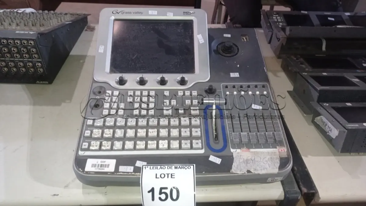 LOTE 150 - 01 CONTROLADORA DE CÂMERAS MODELO INDIGO AV MIXER MARCA GRASS VALLEY. (NO ESTADO) ATENÇÃO! FAZER A VISITAÇÃO ANTES DE ARREMATAR, NÃO SABEMOS SE FUNCIONA, LEILÃO NÃO TEM GARANTIA E NEM DEVOLUÇÃO, SUJEITO A POSSÍVEIS AVARIAS VISÍVEIS/OCULTAS E/OU AUSÊNCIA DE COMPONENTES.