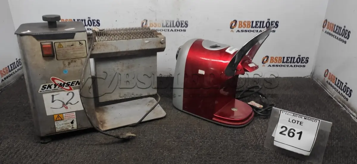 LOTE 261 - 01 MÁQUINA AMACIADORA DE BIFE MARCA SKYMSEN E 01 CAFETEIRA 110V. (NO ESTADO) ATENÇÃO! FAZER A VISITAÇÃO ANTES DE ARREMATAR, NÃO SABEMOS SE FUNCIONA, LEILÃO NÃO TEM GARANTIA E NEM DEVOLUÇÃO, SUJEITO A POSSÍVEIS AVARIAS VISÍVEIS/OCULTAS E/OU AUSÊNCIA DE COMPONENTES.