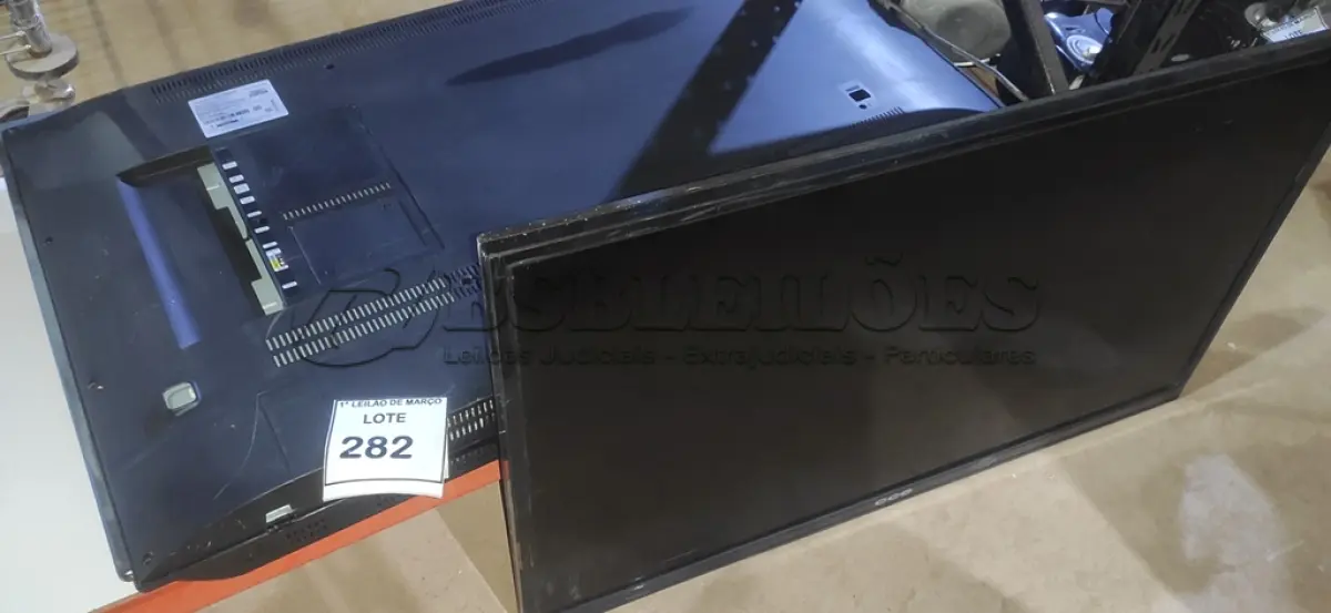 LOTE 282 - 03 TVS LCD DE MARCAS E TAMANHOS DIVERSOS PARA RETIRADA DE PEÇAS. (NO ESTADO) ATENÇÃO! FAZER A VISITAÇÃO ANTES DE ARREMATAR, NÃO SABEMOS SE FUNCIONA, LEILÃO NÃO TEM GARANTIA E NEM DEVOLUÇÃO, SUJEITO A POSSÍVEIS AVARIAS VISÍVEIS/OCULTAS E/OU AUSÊNCIA DE COMPONENTES.