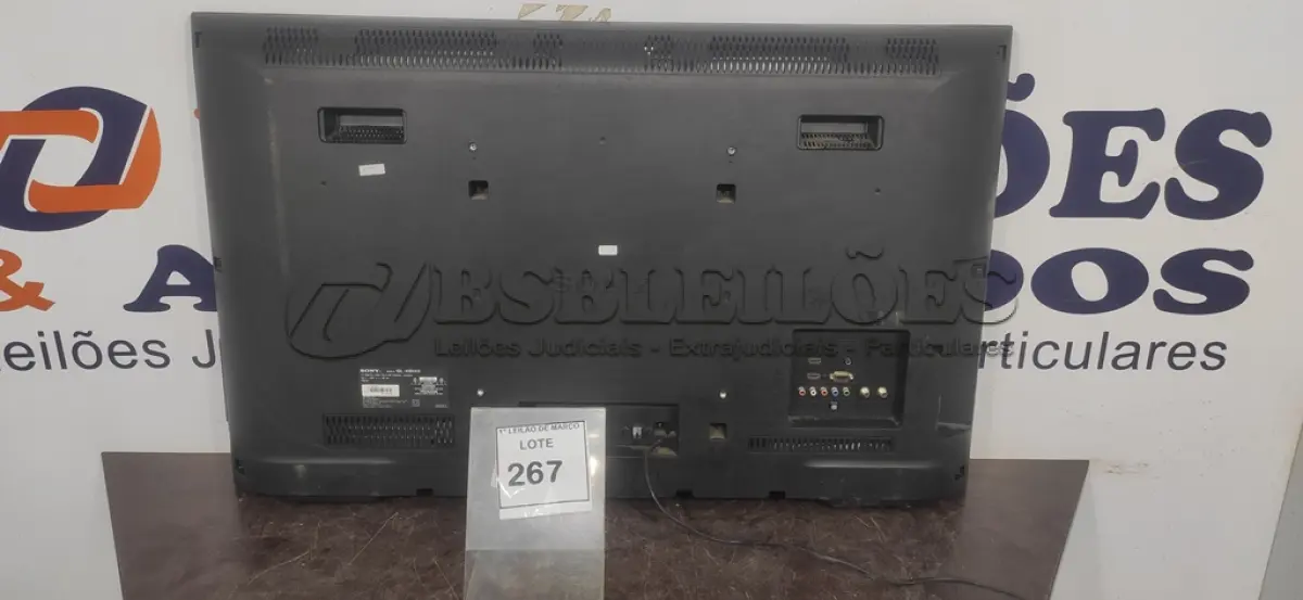 LOTE 267 - 01 TV LCD 40’’ MARCA SONY. (NO ESTADO) ATENÇÃO! FAZER A VISITAÇÃO ANTES DE ARREMATAR, NÃO SABEMOS SE FUNCIONA, LEILÃO NÃO TEM GARANTIA E NEM DEVOLUÇÃO, SUJEITO A POSSÍVEIS AVARIAS VISÍVEIS/OCULTAS E/OU AUSÊNCIA DE COMPONENTES.