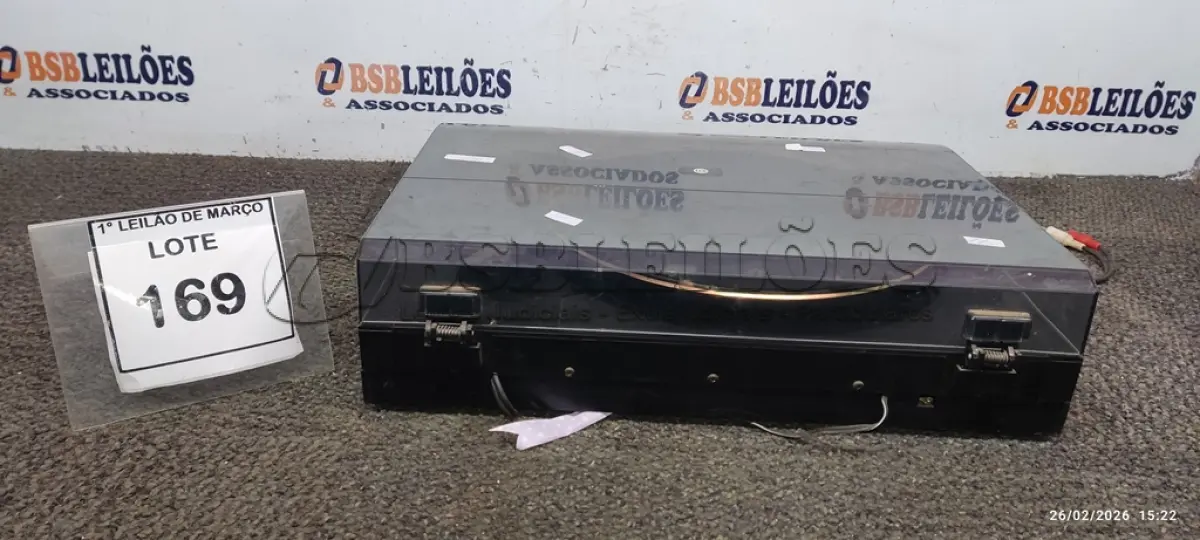 LOTE 169 - 01 TOCA-DISCOS VINTAGE MARCA GRADIENTE. (NO ESTADO) ATENÇÃO! FAZER A VISITAÇÃO ANTES DE ARREMATAR, NÃO SABEMOS SE FUNCIONA, LEILÃO NÃO TEM GARANTIA E NEM DEVOLUÇÃO, SUJEITO A POSSÍVEIS AVARIAS VISÍVEIS/OCULTAS E/OU AUSÊNCIA DE COMPONENTES.