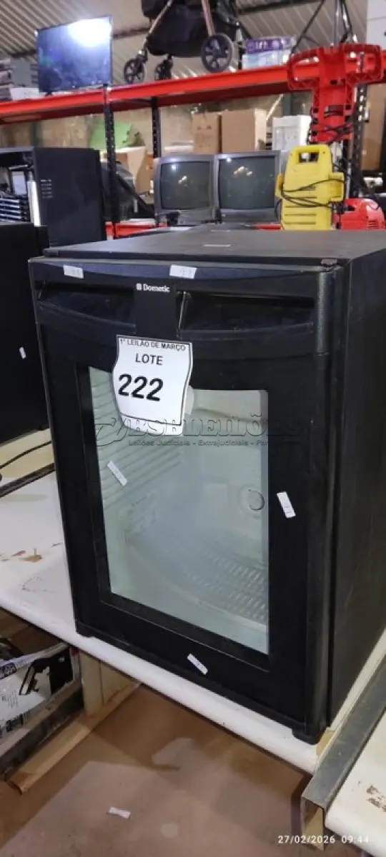 LOTE 222 - 01 FRIGOBAR. (NO ESTADO) ATENÇÃO! FAZER A VISITAÇÃO ANTES DE ARREMATAR, NÃO SABEMOS SE FUNCIONA, LEILÃO NÃO TEM GARANTIA E NEM DEVOLUÇÃO, SUJEITO A POSSÍVEIS AVARIAS VISÍVEIS/OCULTAS E/OU AUSÊNCIA DE COMPONENTES.