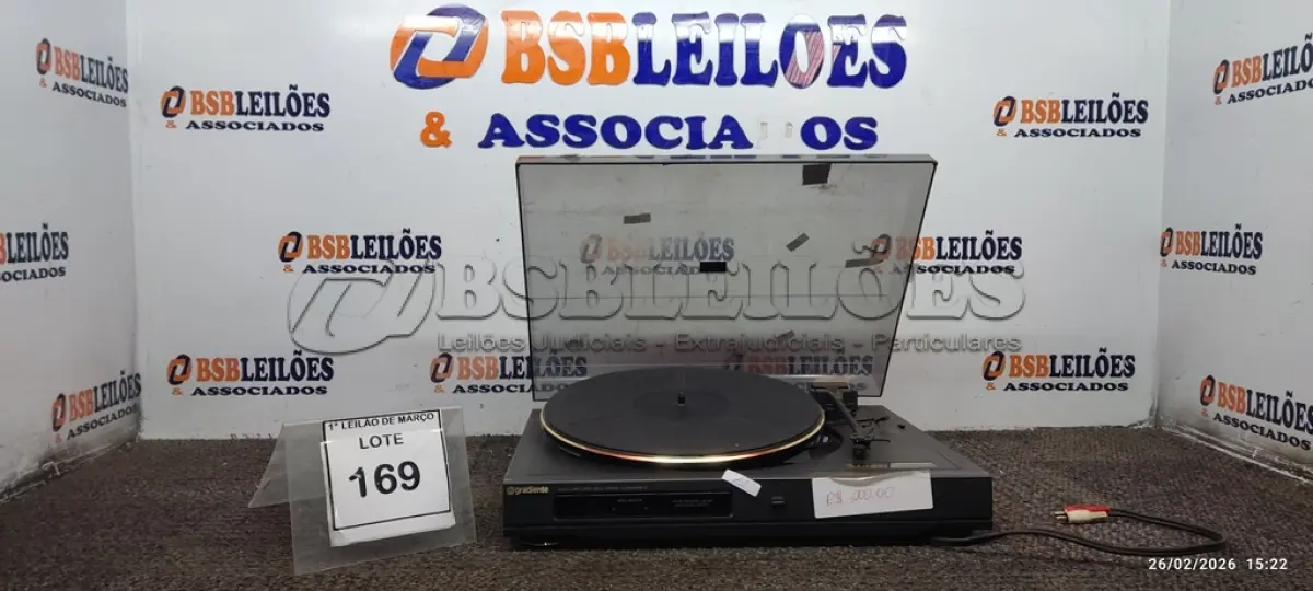 LOTE 169 - 01 TOCA-DISCOS VINTAGE MARCA GRADIENTE. (NO ESTADO) ATENÇÃO! FAZER A VISITAÇÃO ANTES DE ARREMATAR, NÃO SABEMOS SE FUNCIONA, LEILÃO NÃO TEM GARANTIA E NEM DEVOLUÇÃO, SUJEITO A POSSÍVEIS AVARIAS VISÍVEIS/OCULTAS E/OU AUSÊNCIA DE COMPONENTES.