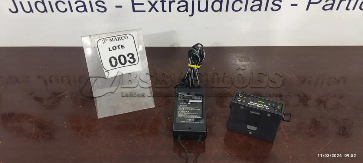 LOTE 003 - 01 BATERIA EXTERNA PORTATIL PARA FLASHES DE CÂMERAS FOTOGRÁFICAS MARCA QUANTUM BATTERY 1+. (NO ESTADO) ATENÇÃO! FAZER A VISITAÇÃO ANTES DE ARREMATAR, NÃO SABEMOS SE FUNCIONA, LEILÃO NÃO TEM GARANTIA E NEM DEVOLUÇÃO, SUJEITO A POSSÍVEIS AVARIAS VISÍVEIS/OCULTAS E/OU AUSÊNCIA DE COMPONENTES.