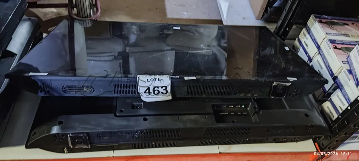 LOTE 463 - 02 TVS LCD 43’’ MARCA PHILIPS. (NO ESTADO) ATENÇÃO! FAZER A VISITAÇÃO ANTES DE ARREMATAR, NÃO SABEMOS SE FUNCIONA, LEILÃO NÃO TEM GARANTIA E NEM DEVOLUÇÃO, SUJEITO A POSSÍVEIS AVARIAS VISÍVEIS/OCULTAS E/OU AUSÊNCIA DE COMPONENTES.