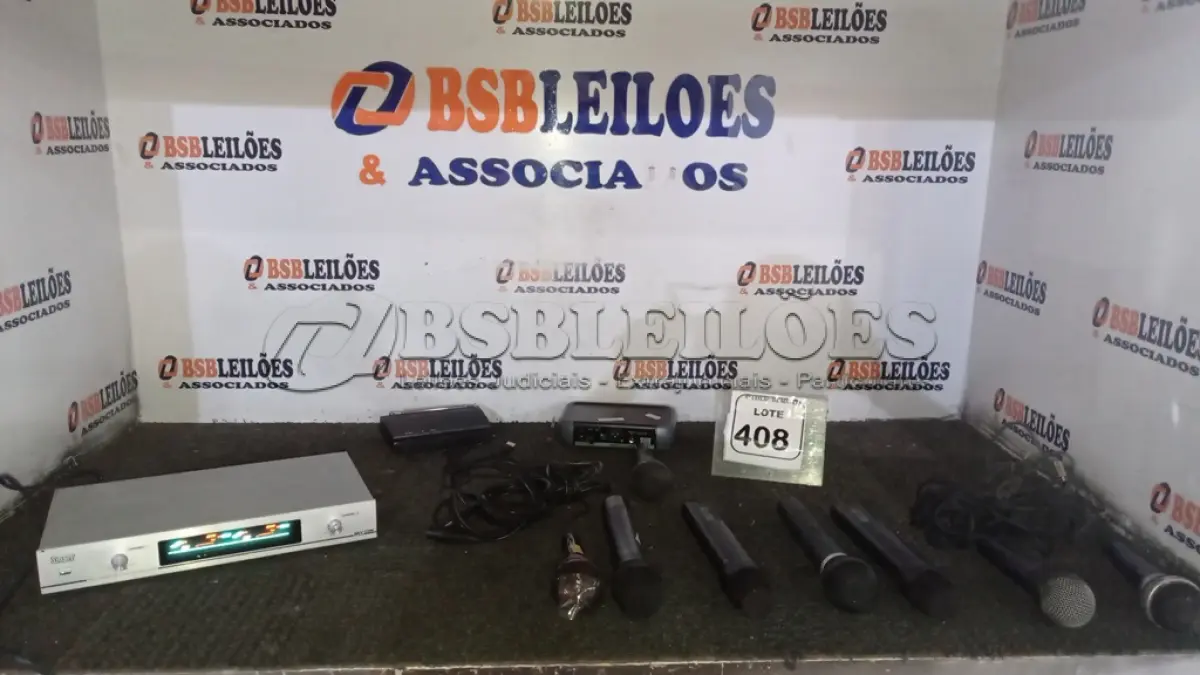 LOTE 408 - 03 RECEPTORES DE MICROFONE E 08 MICROFONES DE MARCAS E MODELOS DIVERSOS. (NO ESTADO) ATENÇÃO! FAZER A VISITAÇÃO ANTES DE ARREMATAR, NÃO SABEMOS SE FUNCIONA, LEILÃO NÃO TEM GARANTIA E NEM DEVOLUÇÃO, SUJEITO A POSSÍVEIS AVARIAS VISÍVEIS/OCULTAS E/OU AUSÊNCIA DE COMPONENTES.