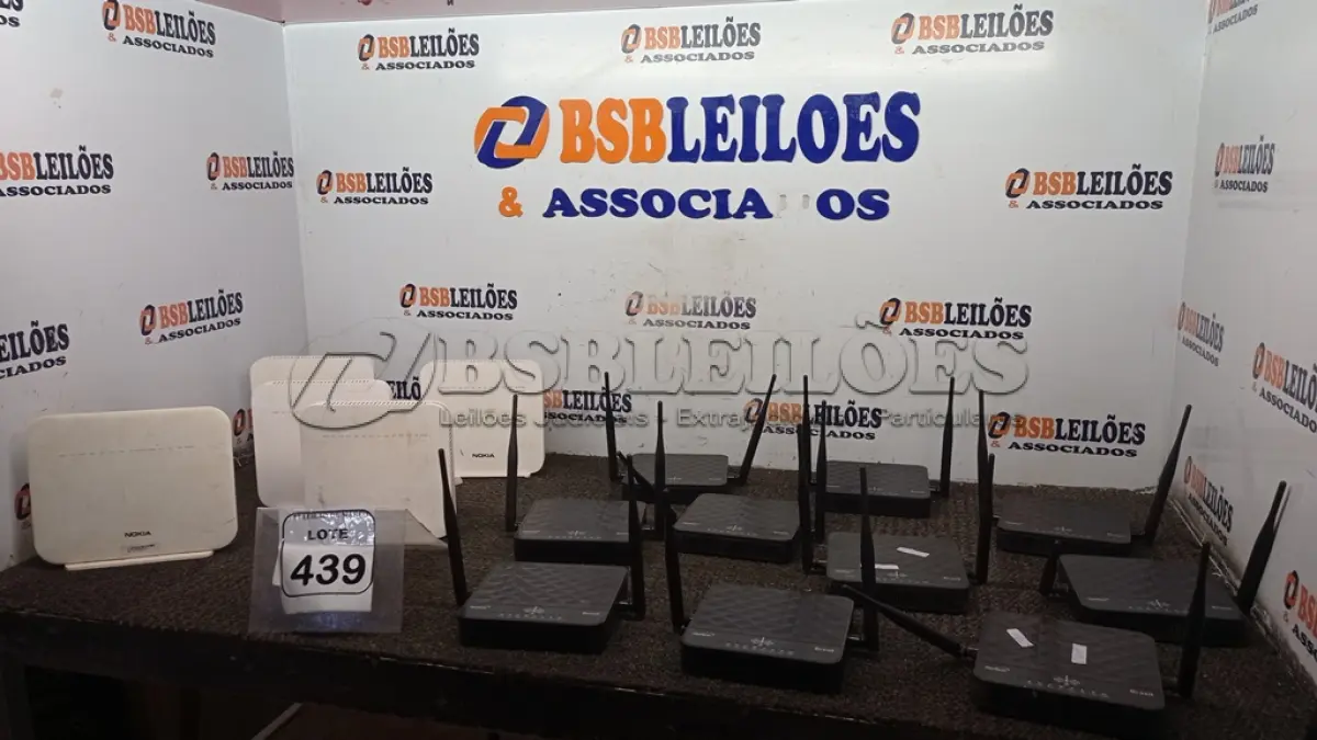 LOTE 439 - 15 ROTEADORES DE MARCAS E MODELOS DIVERSOS. (NO ESTADO) ATENÇÃO! FAZER A VISITAÇÃO ANTES DE ARREMATAR, NÃO SABEMOS SE FUNCIONA, LEILÃO NÃO TEM GARANTIA E NEM DEVOLUÇÃO, SUJEITO A POSSÍVEIS AVARIAS VISÍVEIS/OCULTAS E/OU AUSÊNCIA DE COMPONENTES.
