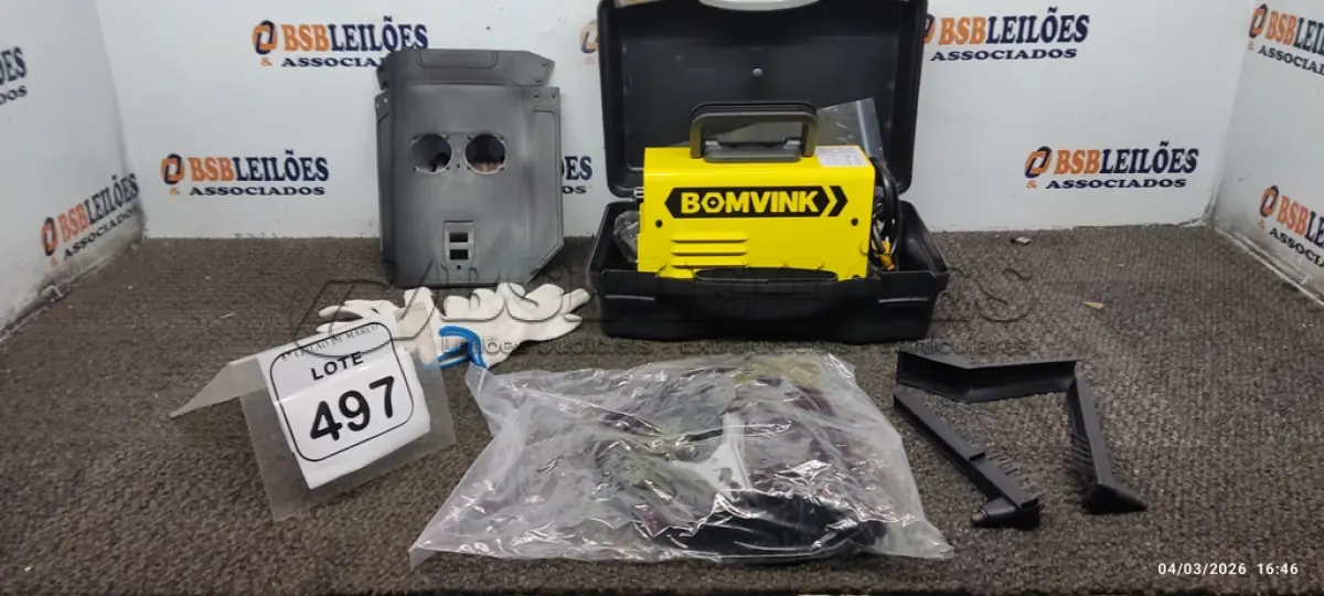 LOTE 497 - 01 MÁQUINA DE SOLDA 220V COM MALETA E ACESSÓRIOS MÁSCARA, LUVAS, ESCOVA, ALICATE DE SOLDA E GRAMPO DE ATERRAMENTO (PRODUTO NOVO). (NO ESTADO) ATENÇÃO! FAZER A VISITAÇÃO ANTES DE ARREMATAR, NÃO SABEMOS SE FUNCIONA, LEILÃO NÃO TEM GARANTIA E NEM DEVOLUÇÃO, SUJEITO A POSSÍVEIS AVARIAS VISÍVEIS/OCULTAS E/OU AUSÊNCIA DE COMPONENTES.