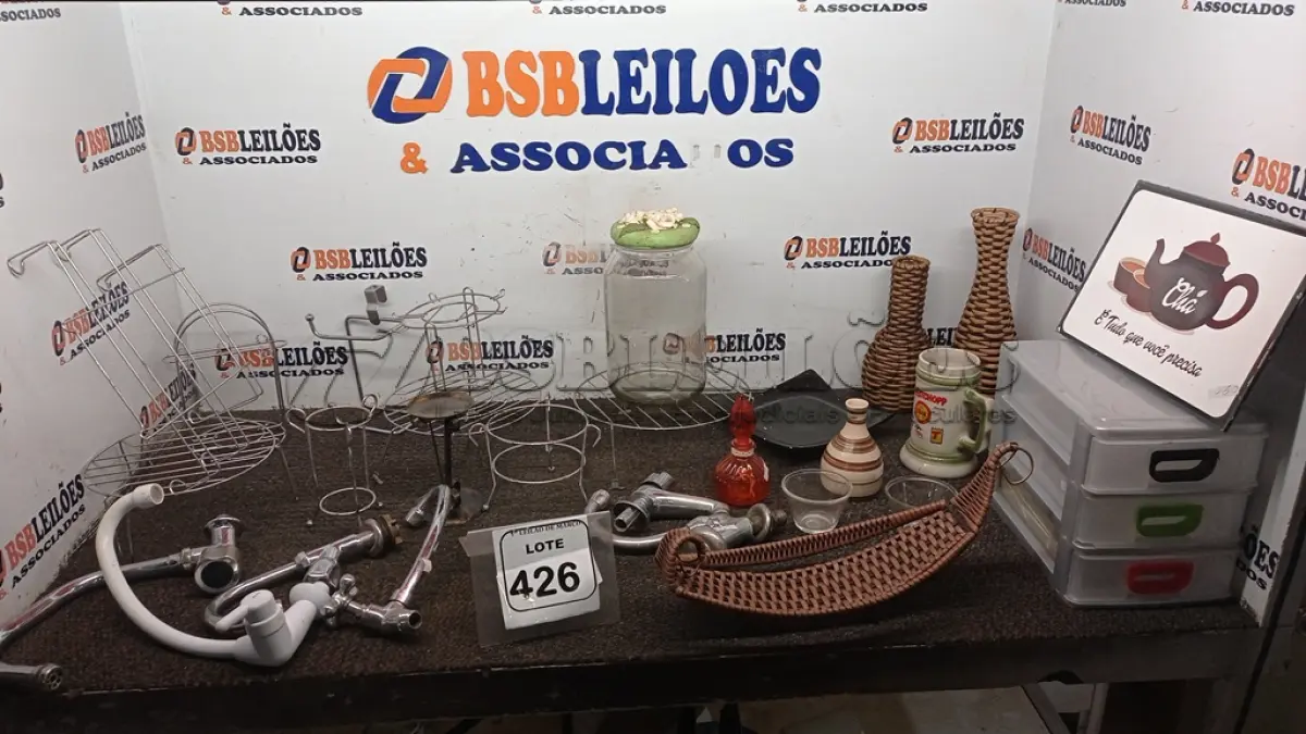 LOTE 426 - 01 LOTE COM TORNEIRAS, VASOS DECORATIVOS, GAVETAS ORGANIZADORAS E UTENSÍLIOS DE COZINHA DIVERSOS. (NO ESTADO) ATENÇÃO! FAZER A VISITAÇÃO ANTES DE ARREMATAR, NÃO SABEMOS SE FUNCIONA, LEILÃO NÃO TEM GARANTIA E NEM DEVOLUÇÃO, SUJEITO A POSSÍVEIS AVARIAS VISÍVEIS/OCULTAS E/OU AUSÊNCIA DE COMPONENTES.