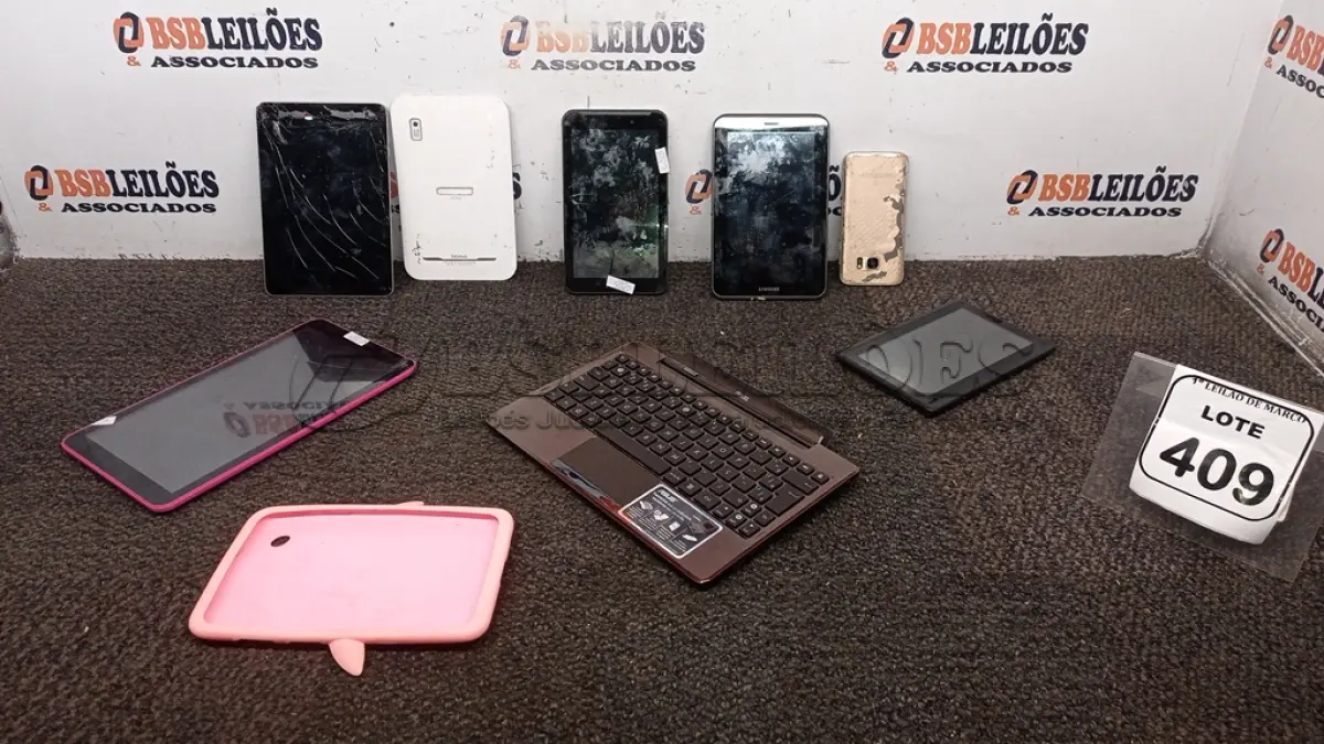 LOTE 409 - 01 CELULAR MARCA SAMSUNG E 06 TABLETS DE MARCAS E MODELOS DIVERSOS. (NO ESTADO) ATENÇÃO! FAZER A VISITAÇÃO ANTES DE ARREMATAR, NÃO SABEMOS SE FUNCIONA, LEILÃO NÃO TEM GARANTIA E NEM DEVOLUÇÃO, SUJEITO A POSSÍVEIS AVARIAS VISÍVEIS/OCULTAS E/OU AUSÊNCIA DE COMPONENTES.