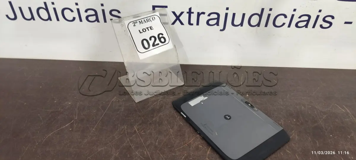 LOTE 026 - 01 TABLET MARCA MOTOROLA. (NO ESTADO) ATENÇÃO! FAZER A VISITAÇÃO ANTES DE ARREMATAR, NÃO SABEMOS SE FUNCIONA, LEILÃO NÃO TEM GARANTIA E NEM DEVOLUÇÃO, SUJEITO A POSSÍVEIS AVARIAS VISÍVEIS/OCULTAS E/OU AUSÊNCIA DE COMPONENTES.