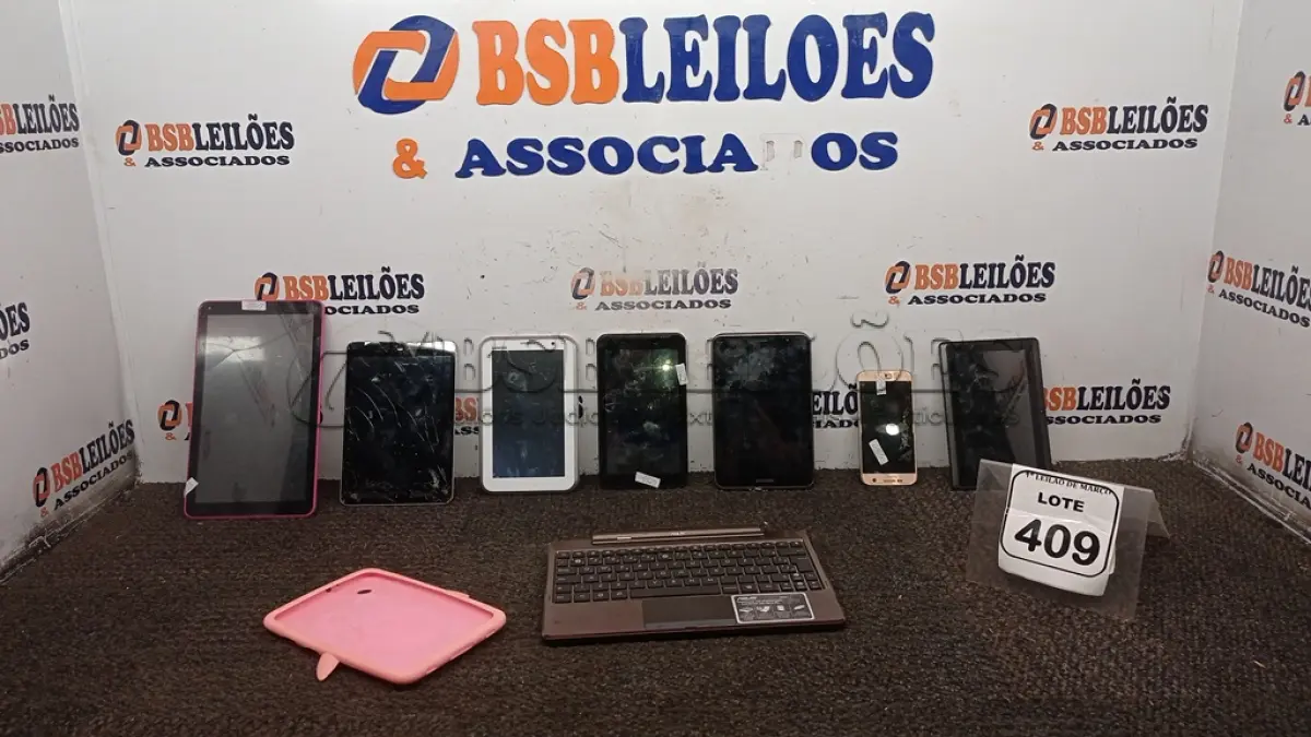 LOTE 409 - 01 CELULAR MARCA SAMSUNG E 06 TABLETS DE MARCAS E MODELOS DIVERSOS. (NO ESTADO) ATENÇÃO! FAZER A VISITAÇÃO ANTES DE ARREMATAR, NÃO SABEMOS SE FUNCIONA, LEILÃO NÃO TEM GARANTIA E NEM DEVOLUÇÃO, SUJEITO A POSSÍVEIS AVARIAS VISÍVEIS/OCULTAS E/OU AUSÊNCIA DE COMPONENTES.
