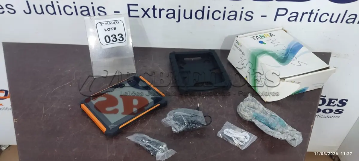 LOTE 033 - 01 TABLET MODELO QAV 801 8GB MARCA TABRA. (NO ESTADO) ATENÇÃO! FAZER A VISITAÇÃO ANTES DE ARREMATAR, NÃO SABEMOS SE FUNCIONA, LEILÃO NÃO TEM GARANTIA E NEM DEVOLUÇÃO, SUJEITO A POSSÍVEIS AVARIAS VISÍVEIS/OCULTAS E/OU AUSÊNCIA DE COMPONENTES.