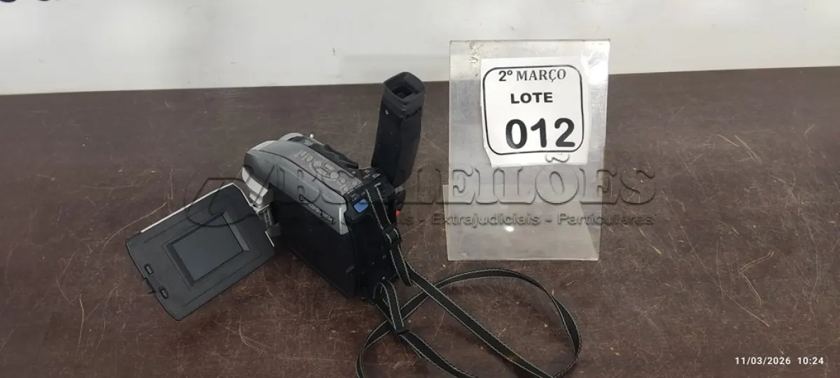 LOTE 012 - 01 FILMADORA MODELO NV-VJ62PN MARCA PANASONIC. (NO ESTADO) ATENÇÃO! FAZER A VISITAÇÃO ANTES DE ARREMATAR, NÃO SABEMOS SE FUNCIONA, LEILÃO NÃO TEM GARANTIA E NEM DEVOLUÇÃO, SUJEITO A POSSÍVEIS AVARIAS VISÍVEIS/OCULTAS E/OU AUSÊNCIA DE COMPONENTES.