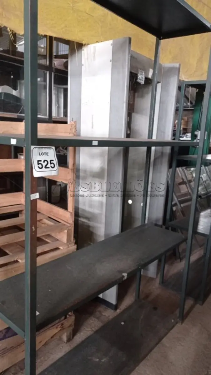 LOTE 525 - 01 ESTANTE DE FERRO DE 1,50X2,26M. (NO ESTADO) ATENÇÃO! FAZER A VISITAÇÃO ANTES DE ARREMATAR, NÃO SABEMOS SE FUNCIONA, LEILÃO NÃO TEM GARANTIA E NEM DEVOLUÇÃO, SUJEITO A POSSÍVEIS AVARIAS VISÍVEIS/OCULTAS E/OU AUSÊNCIA DE COMPONENTES.