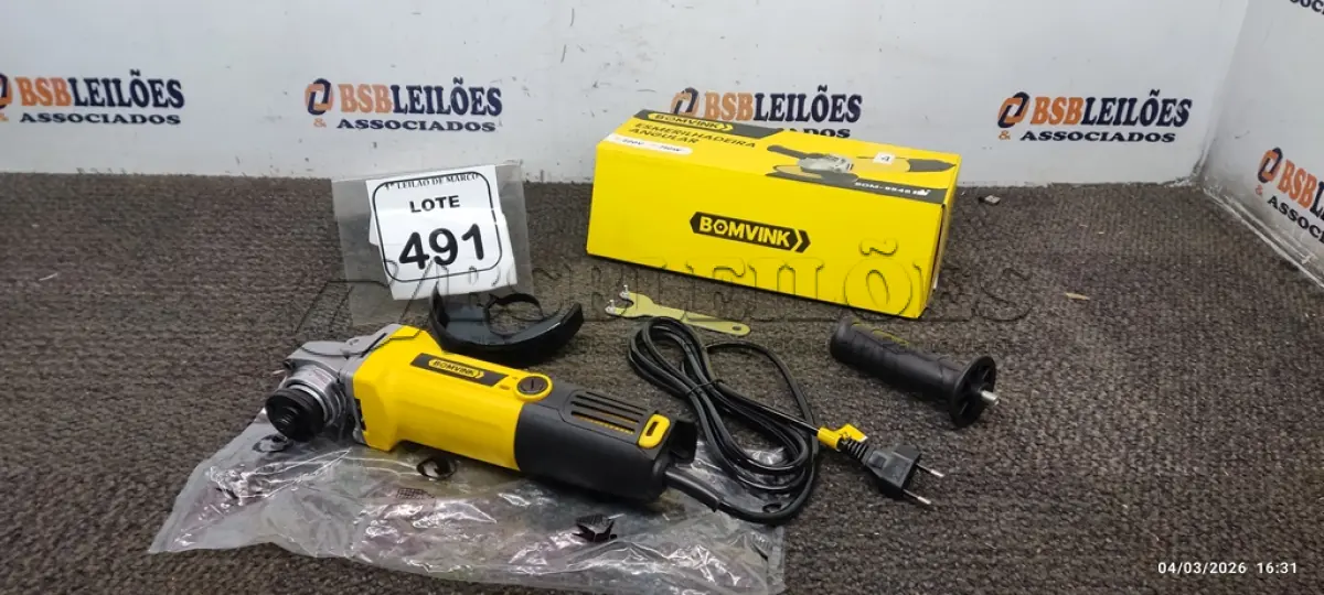 LOTE 491 - 01 ESMERILHADEIRA ANGULAR 710W 220V (PRODUTO NOVO). (NO ESTADO) ATENÇÃO! FAZER A VISITAÇÃO ANTES DE ARREMATAR, NÃO SABEMOS SE FUNCIONA, LEILÃO NÃO TEM GARANTIA E NEM DEVOLUÇÃO, SUJEITO A POSSÍVEIS AVARIAS VISÍVEIS/OCULTAS E/OU AUSÊNCIA DE COMPONENTES.