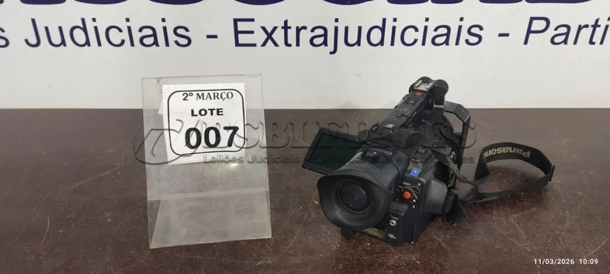 LOTE 007 - 01 FILMADORA MODELO AG-DVC80 MARCA PANSONIC. (NO ESTADO) ATENÇÃO! FAZER A VISITAÇÃO ANTES DE ARREMATAR, NÃO SABEMOS SE FUNCIONA, LEILÃO NÃO TEM GARANTIA E NEM DEVOLUÇÃO, SUJEITO A POSSÍVEIS AVARIAS VISÍVEIS/OCULTAS E/OU AUSÊNCIA DE COMPONENTES.