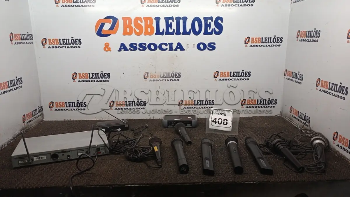 LOTE 408 - 03 RECEPTORES DE MICROFONE E 08 MICROFONES DE MARCAS E MODELOS DIVERSOS. (NO ESTADO) ATENÇÃO! FAZER A VISITAÇÃO ANTES DE ARREMATAR, NÃO SABEMOS SE FUNCIONA, LEILÃO NÃO TEM GARANTIA E NEM DEVOLUÇÃO, SUJEITO A POSSÍVEIS AVARIAS VISÍVEIS/OCULTAS E/OU AUSÊNCIA DE COMPONENTES.