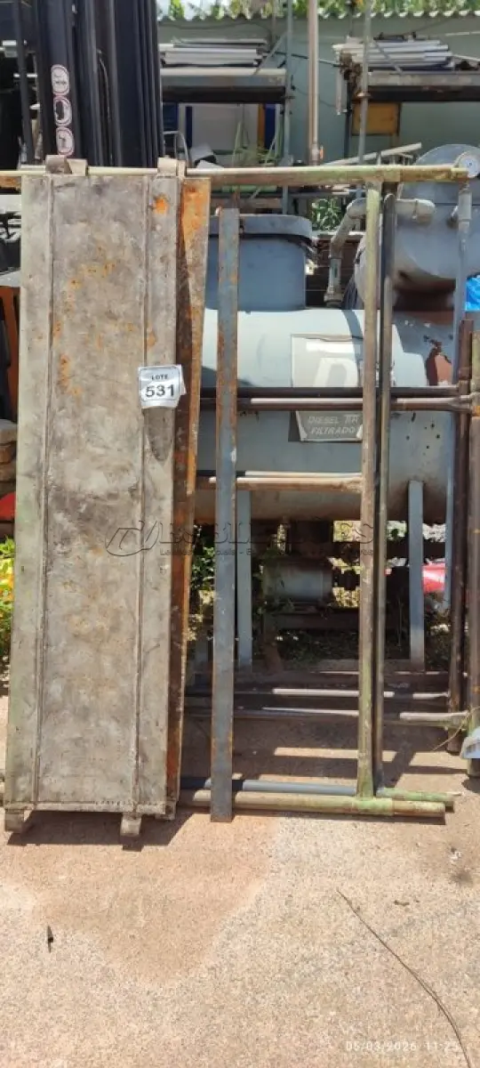 LOTE 531 - 02 PEÇAS DE ANDAIME DE 1X1,5M, 02 PEÇAS DE ANDAIME DE 1X1M E 02 PISOS METÁLICOS DE 1,5M. (NO ESTADO) ATENÇÃO! FAZER A VISITAÇÃO ANTES DE ARREMATAR, NÃO SABEMOS SE FUNCIONA, LEILÃO NÃO TEM GARANTIA E NEM DEVOLUÇÃO, SUJEITO A POSSÍVEIS AVARIAS VISÍVEIS/OCULTAS E/OU AUSÊNCIA DE COMPONENTES.